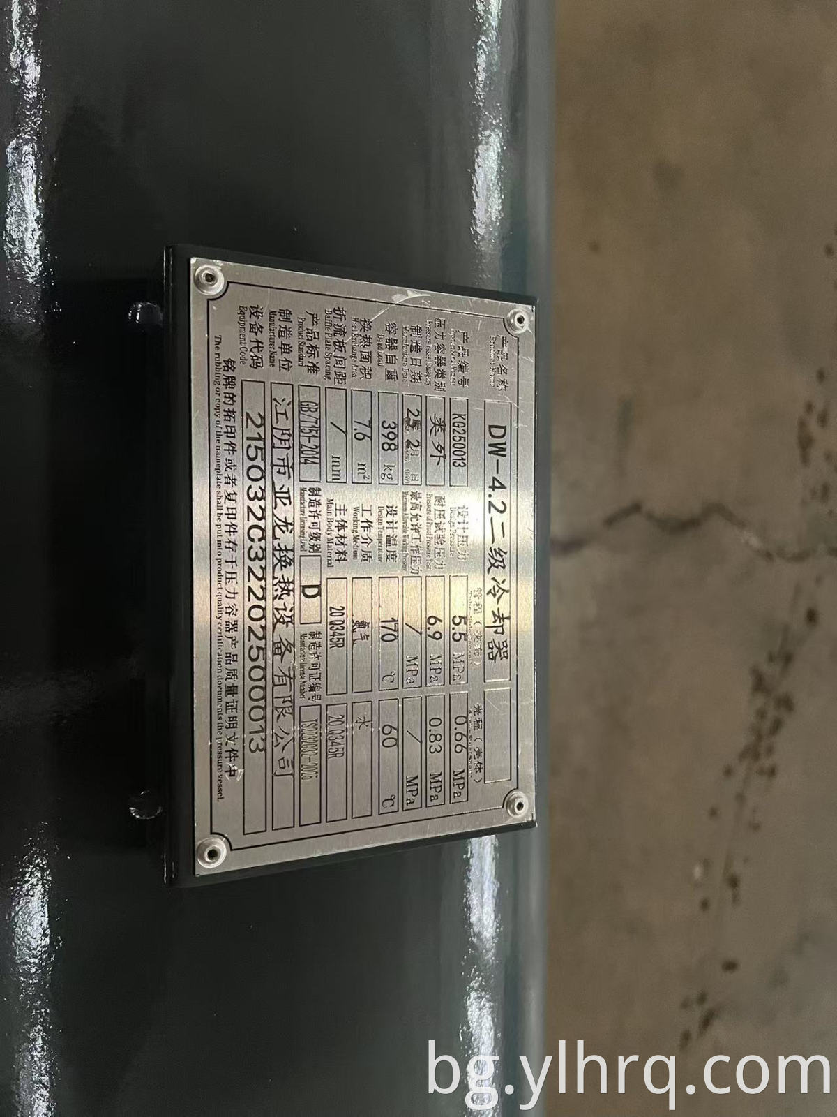 A component used to cache gas in the front section of a compressor
